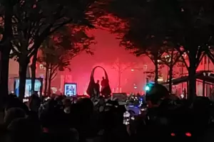Tolle Atmosphäre in der Bismarckstraße beim Dämmerumzug. Tolle Atmosphäre in der Bismarckstraße beim Dämmerumzug.