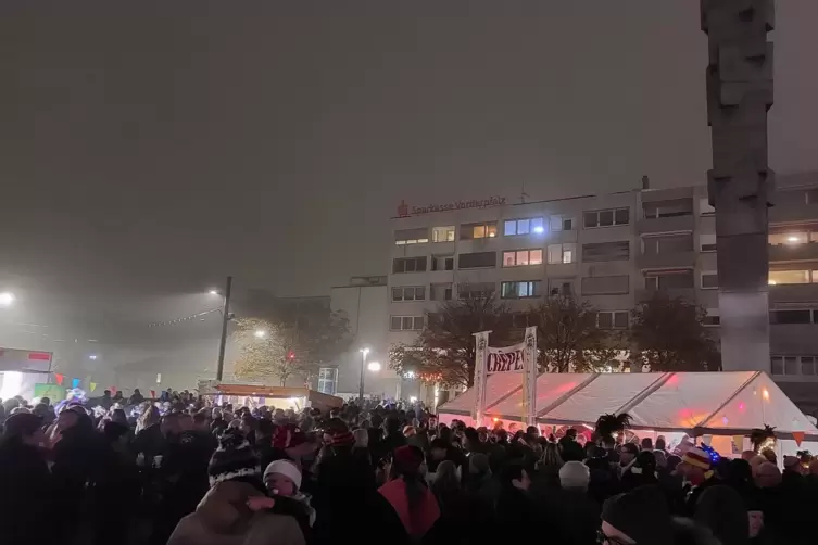 Jede Menge los auf dem Theaterplatz.