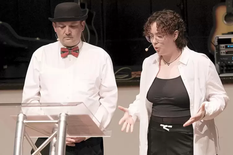 In der B&uuml;tt: Frank Jakobi mit seiner Tochter Lea Jakobi.