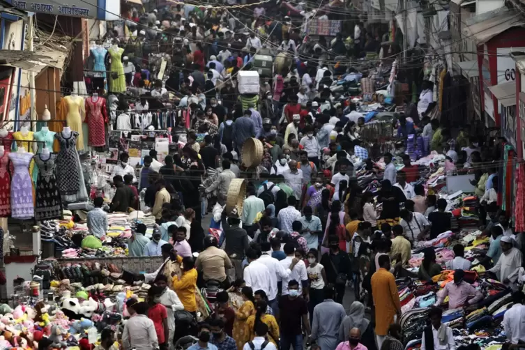 Im bevölkerungsreichsten Land, Indien, drängen sich die Menschen in den Städten. 