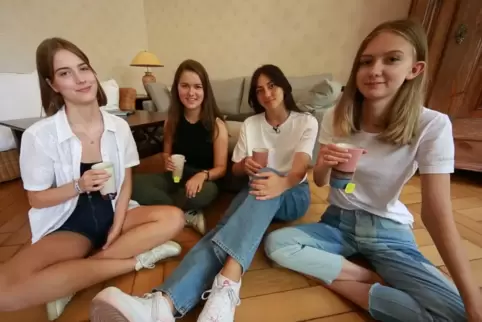 Die Gruppe aus Frankenthal und Ludwigshafen (unser Foto zeigt vier der fünf jungen Frauen) will mit ihrer Instagram-Plattform au