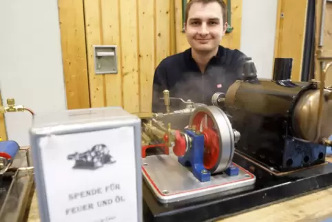 Unter Druck: Joel Mehlich präsentiert alte Dampfmaschinen. 