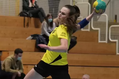Zimmerte den Ball aus 13 Metern unhaltbar zum 20:19 in den Winkel: Jana Rohr.