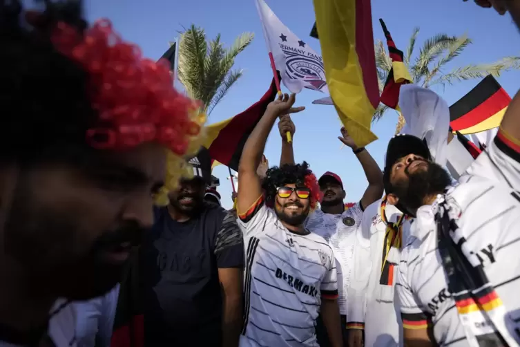 In Katar hingegen sind die Deutschland-Fans schon in Feierstimmung. 