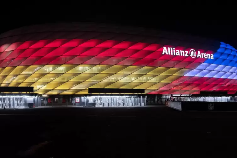 Die Allianz-Arena erstrahlte in den deutschen Farben und denen der USA. 