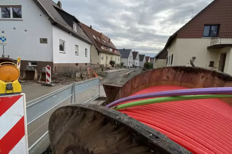 Synergien nutzen: Den Ausbau der Friedhofstra&szlig;e in Steinwenden (unser Bild) nutzen die Stadtwerke Ramstein, um dort auch gleich 