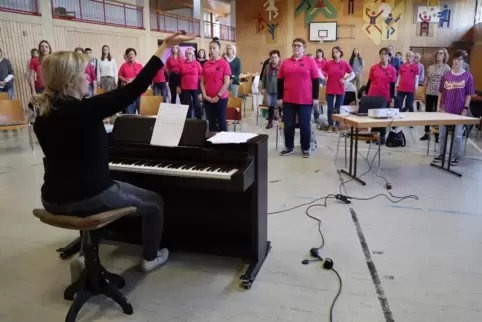 Der Chor-Workshop mit Stimmbildnerin Sabrina Roth (vorne links) fand auch schon im vergangenen Jahr statt. 