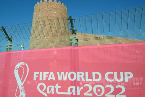 Am Sonntag startet die umstrittene Fußball-WM in Katar. 