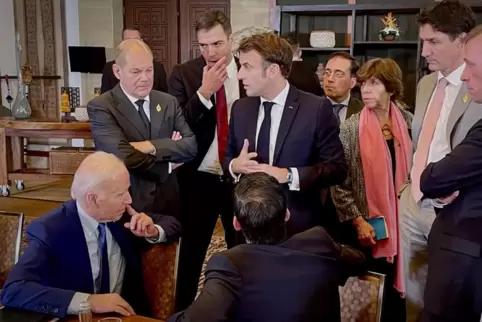 Ein improvisierter Gipfel innerhalb des G20-Gipfels mit – unter anderen – US-Präsident Biden, Kanzler Scholz, und den Präsidente