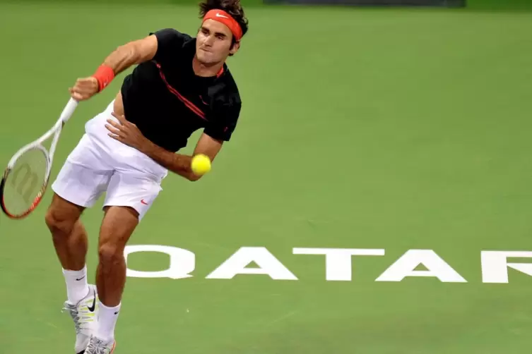 Auch Roger Federer schlug schon in Katar auf. 