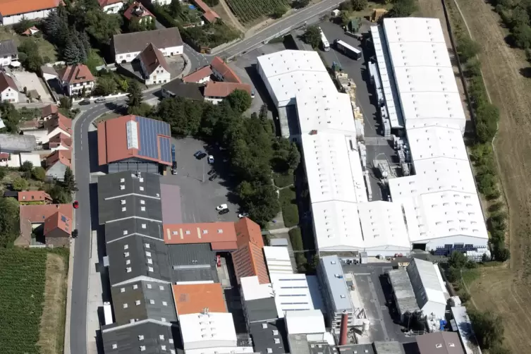Die am Ortsrand ans&auml;ssige Firma Gechem war auf dem Luftbildr&auml;tsel nicht zu sehen. Vielleicht haben wegen des abgeschnittenen ERk