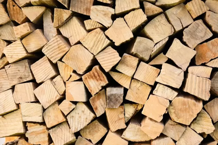 Brennholz ist in diesem Winter ein besonders begehrtes Gut. 