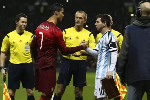 Ronaldo gegen Lionel Messi – ein Klassiker der zurückliegenden Jahre. Hier vor dem Freundschaftsspiel zwischen Portugal und Arge