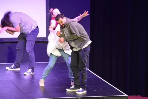 Das Theaterstück ist Teil einer bundesweiten Präventionskampagne. Am Dienstag gastierte es in Germersheim. 