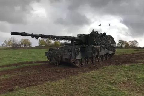 Ein großer Vorteil der Panzerhaubitze 2000 ist, dass sie schnell die Stellung wechseln kann, nachdem sie ihre Geschosse abgefeue