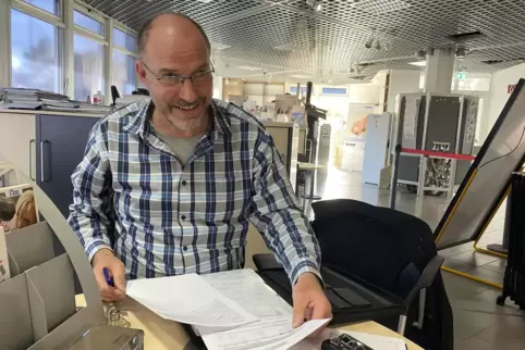 Wer mit Rainer Ringeisen spricht, spart Geld. „15 bis 25 Prozent sind drin, bei manchen noch mehr“, sagt der Energieberater der Wer mit Rainer Ringeisen spricht, spart Geld. „15 bis 25 Prozent sind drin, bei manchen noch mehr“, sagt der Energieberater der