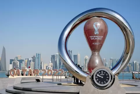 Der Countdown für die Fussball-Weltmeisterschaft 2022 in Katar läuft: Mit dem Eröffnungsspiel Katar gegen Ecuador beginnt das Tu
