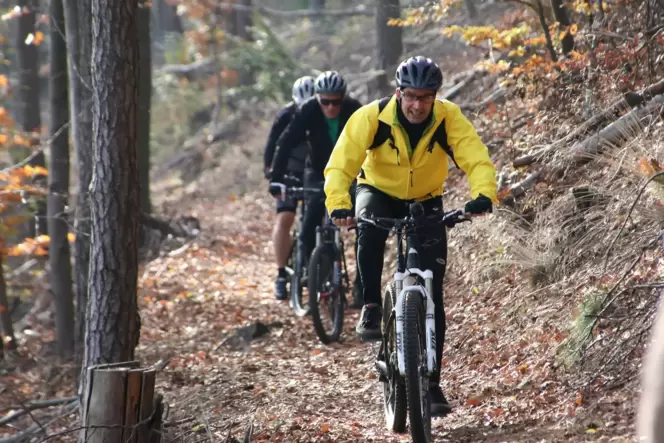 Auch Mountainbiker wünschen sich interessante Strecken durch den Pfälzerwald. Auch Mountainbiker wünschen sich interessante Strecken durch den Pfälzerwald.