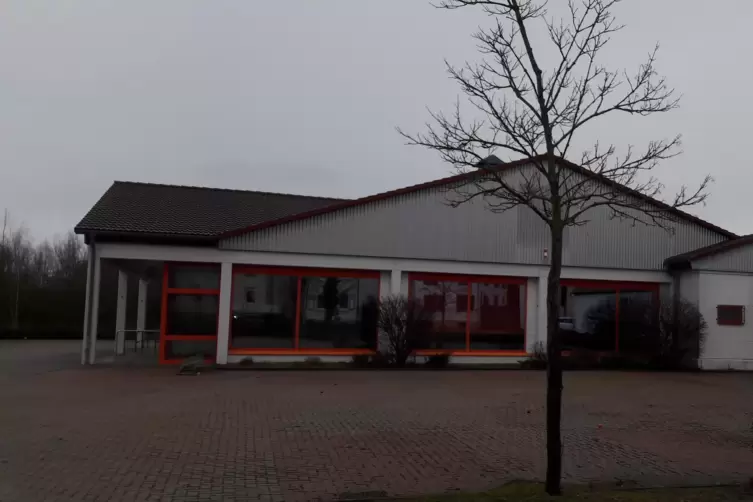 Der Penny-Markt am Ortsausgang in Richtung Knittelsheim ist schon l&auml;nger geschlossen. Auf dem Gel&auml;nde ist eine Wohnbebauung gepl