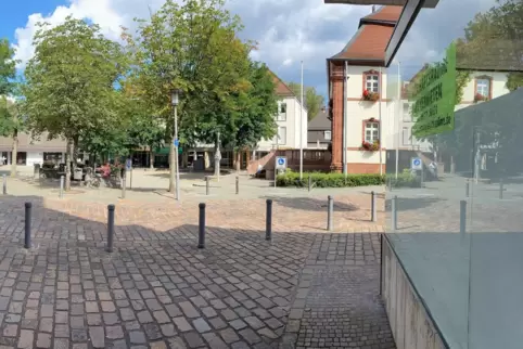 Einige Geschäfte stehen schon leer: Um die Innenstadt Ramsteins nicht veröden zu lassen, soll eine reine Wohnbebauung verhindert
