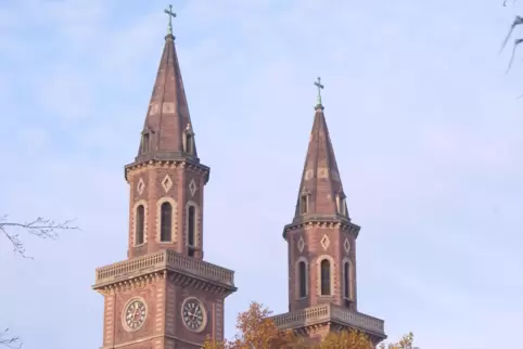 Die Türme von St. Ludwig in der Innenstadt.