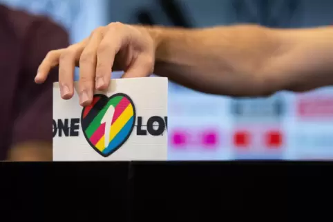 Das Streitobjekt: die One-Love-Binde.