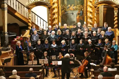 Der Chor der Dreifaltigkeitskirche „DreiCant“ unter der Leitung von Susanne May-Rohde in einem Konzert 2019.