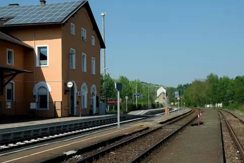 Der Bahnhaltepunkt in Alsenz ist seit Oktober Start- und Zielpunkt der KRN-Linie 221.