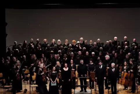 Der Pirmasenser Oratorienchor, Mitglieder der Kammerphilharmonie Karlsruhe und Solisten führten das Mozart-Requiem auf. 