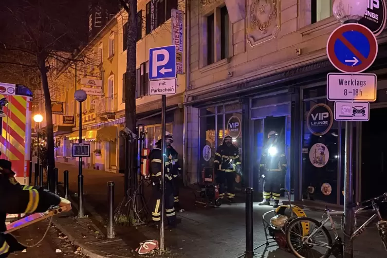 Die „VIP Lounge“ genannte Bar im Café Rücker wurde durch ein Feuer am 29. Oktober vollkommen zerstört. Die Staatsanwaltschaft ge