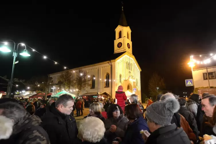 Die Energiekrise ist schuld: Beim diesjährigen Weihnachtsmarkt in Berghausen wird die Kirche – hier ein Foto von 2016 – nicht be