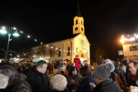 Die Energiekrise ist schuld: Beim diesjährigen Weihnachtsmarkt in Berghausen wird die Kirche – hier ein Foto von 2016 – nicht be