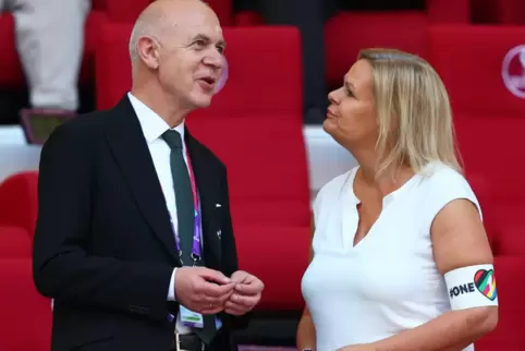 Bundesinnenministerin Nancy Faeser (SPD) und DFB-Präsident Bernd Neuendorf.