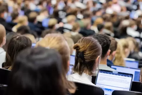 Die Energiepauschale für Studenten ist als Teil des Haushalts für 2023 eingeplant. Doch es gibt Verwirrung über das Wie und das 