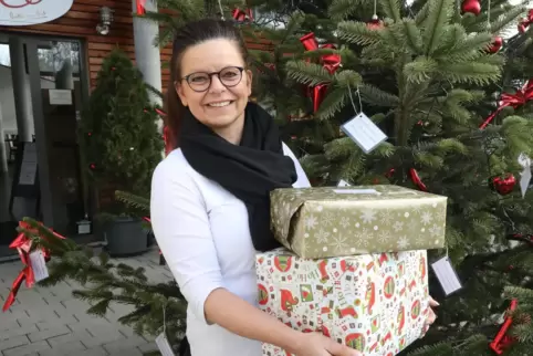 Ingrid Müller überbrachte vergangenes Jahr Geschenke aus Leimersheim für Bewohner des Ahrtals. 