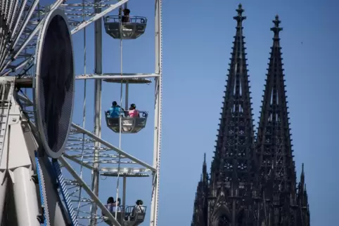 Zu Fuß ging es auf den Kölner Dom. 
