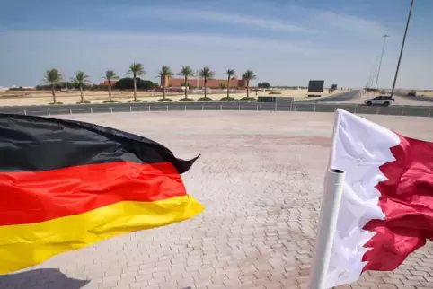 Bislang hat die WM in Katar ungewöhnlich schlechte Einschaltquoten. Bislang hat die WM in Katar ungewöhnlich schlechte Einschaltquoten.