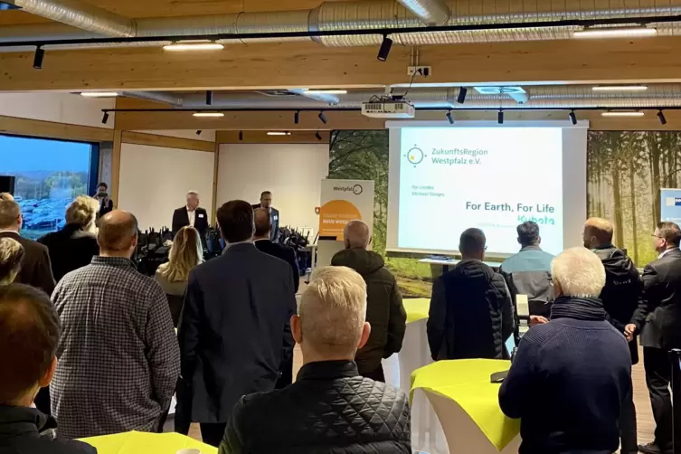 Zum ersten Wirtschaftstreff von Zukunftsregion und IHK kamen mehr als 60 Unternehmensvertreter und Kommunalpolitiker im Werk an 
