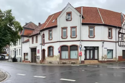 Der Römer in der Ortsmitte von Kerzenheim .