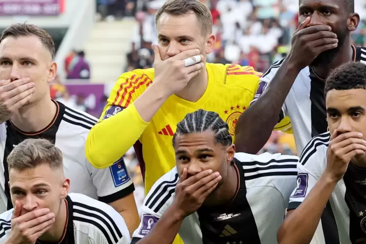 Mit dieser Geste habe die deutsche Nationalmannschaft vor dem Spiel gegen Japan „ein richtig gutes Zeichen gesetzt“, findet zumi