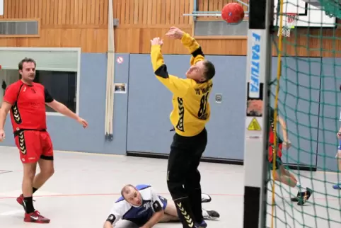 2012: Benjamin Eisensteck im Tor der TG Waldsee.