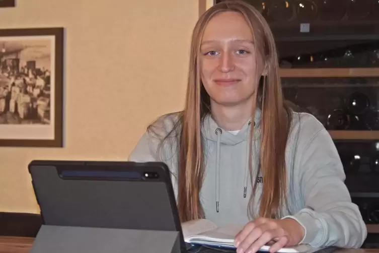 Joana Reinig paukt f&uuml;r das Abitur. Beim Laufen, erz&auml;hlt sie, bekommt sie den Kopf frei und kann sich besser konzentrieren. 