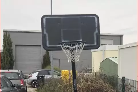 herrenloserbasketballkorb