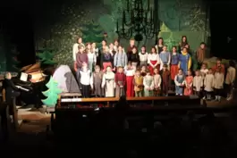 Die Märchenoper Hänsel und Gretel, aufgeführt vom Irmelin-Sloman-Musiktheater und dem Kinder- und Jugendchor Grünstadt.