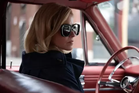 Elizabeth Banks als Joy 