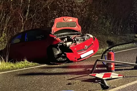 Ein Abschleppdienst musste das Fahrzeug bergen. 