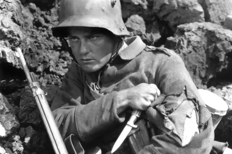 Sp&auml;ter wegen Kriegsdienstverweigerung gefeuert: Hauptdarsteller Lew Ayres. 