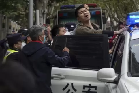 Festnahme eines Demonstranten in Shanghai.