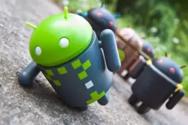 Die Android-App strauchelt - symbolisiert durch Maskottchen