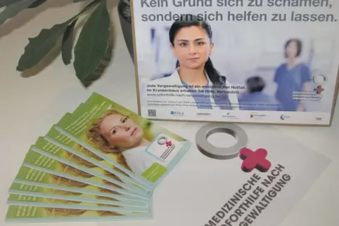 Mit Flyern wird für das Angebot geworben.